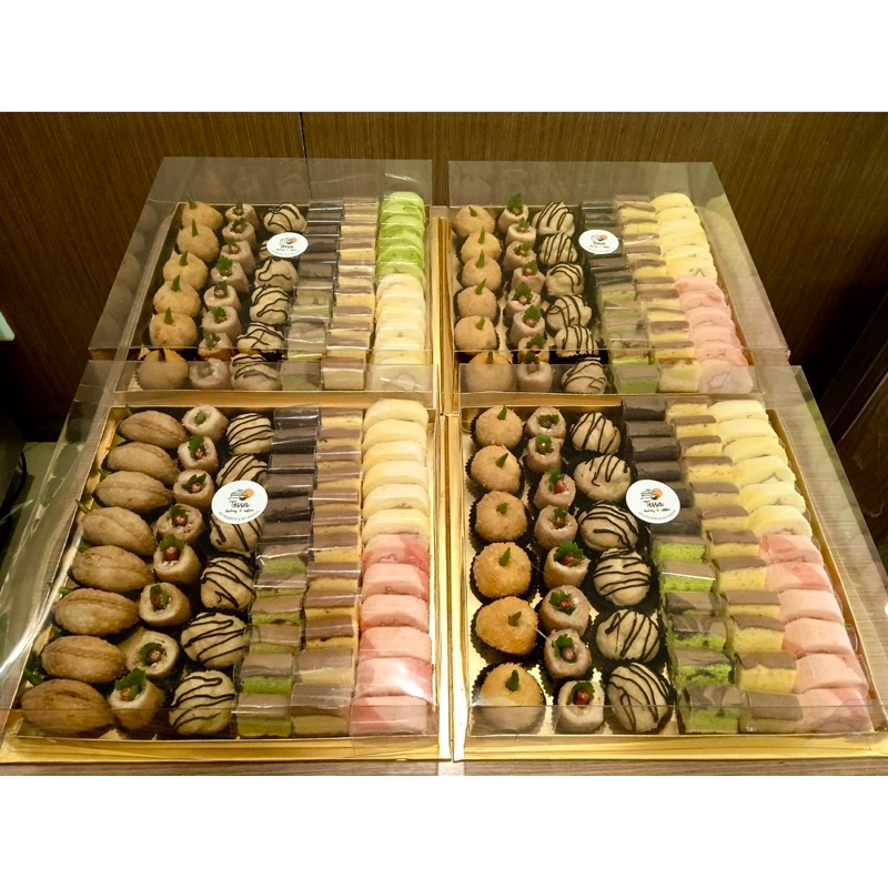 

RB Box Gold 25x35x15cm inci tutup Mika Tinggi 15cm