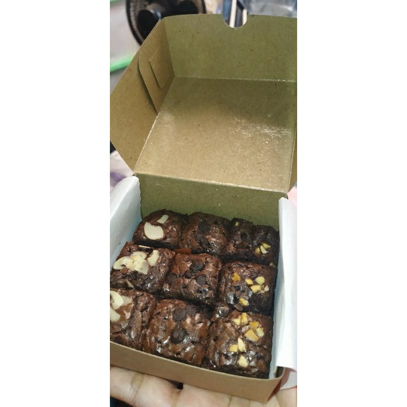 

Brownee / brownies / fudgy brownies dijamin ENAK