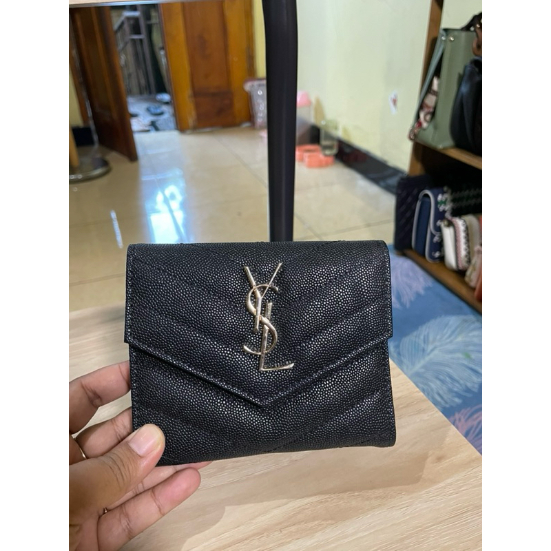 Dompet Ysl hitam threefold kecil saint laurent kaviar