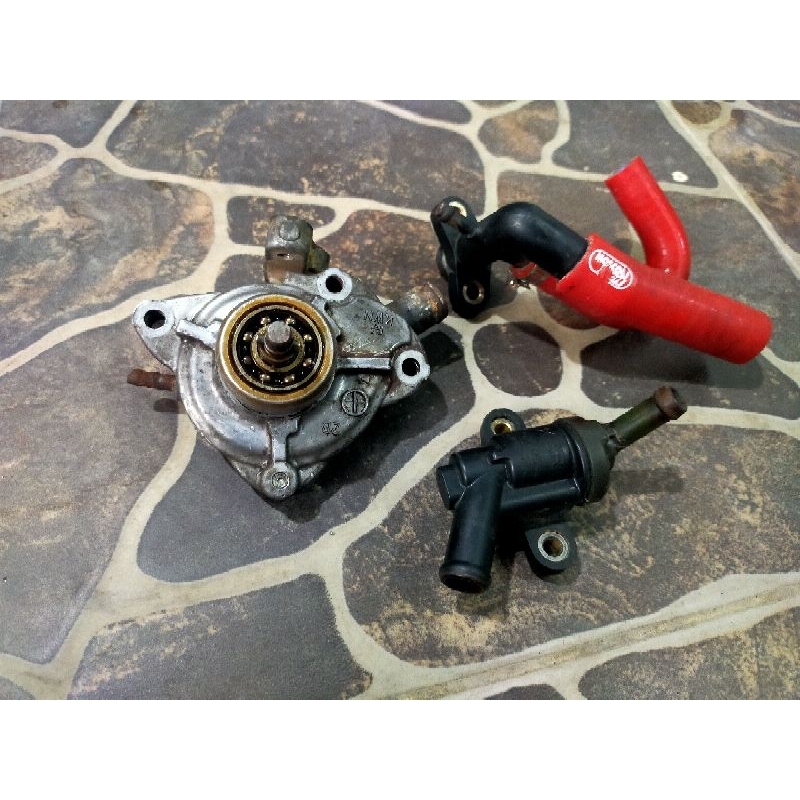 waterpump dan thermostat original honda vario 125 kzr