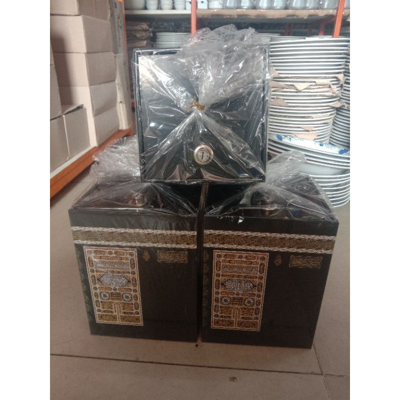 celengan kunci Kabah/kotak infaq