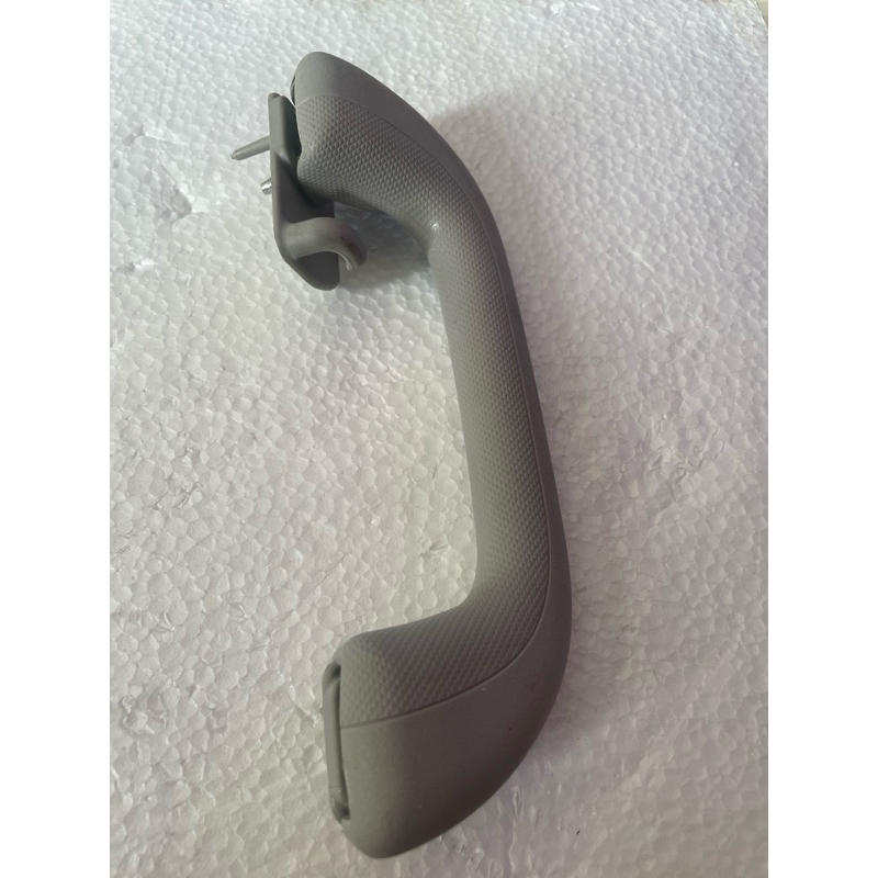 handle pegangan dalam pintu tengah mobil kia carens.2 original