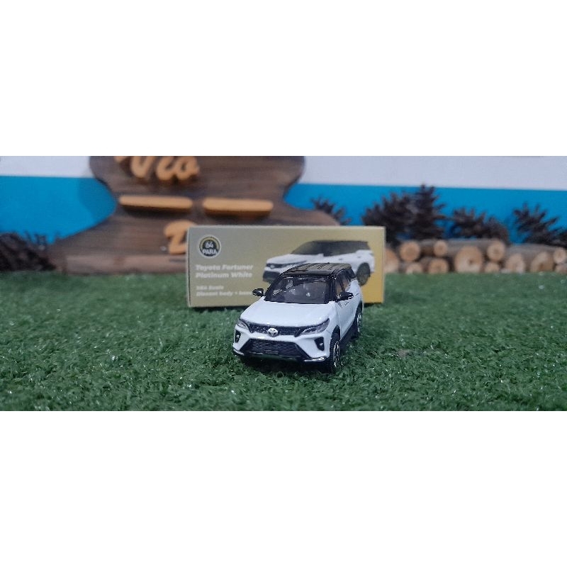 Diecast Miniatur Toyota Fortuner putih skala 1:64