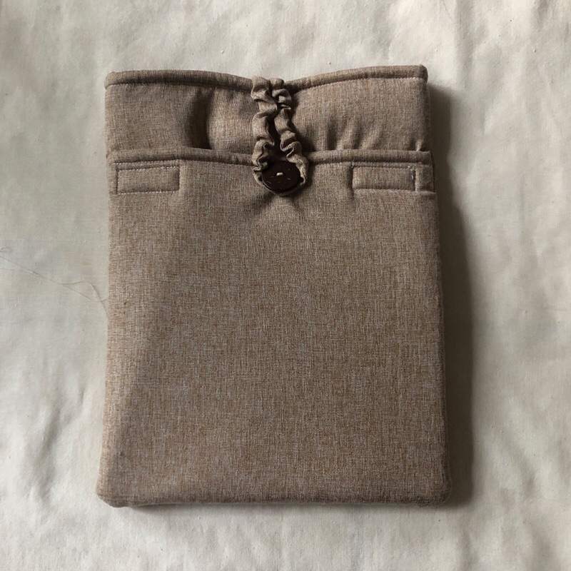 

BOOKSLEEVE / KANTONG BUKU / TAS BUKU (Luxe Beige)