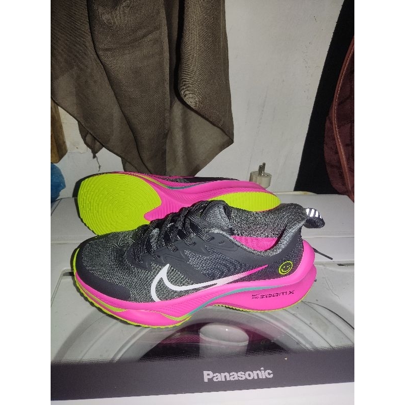 sepatu running nike zoom x smile