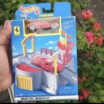 Hot Wheels 2001 Ferrari Dealership Playset w/ Red Ferrari 348