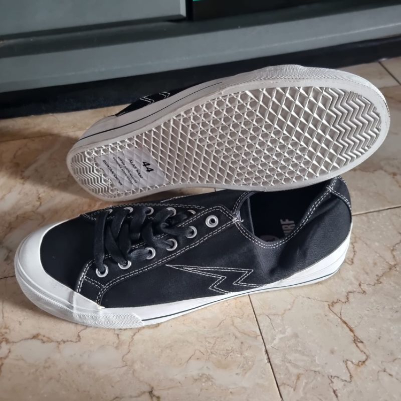 Sepatu Planet Surf Howwel Black Original