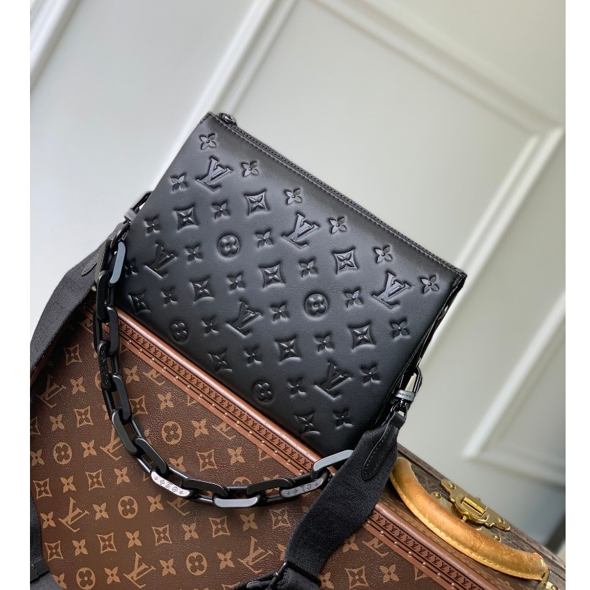 Louis Vuitton Coussin wanita kecil bahu crossbody tas tas tangan Black Out seri Monogram