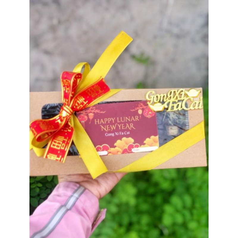 

IMLEK HAMPERS FUDGY BROWNIES DAN PIE SUSU