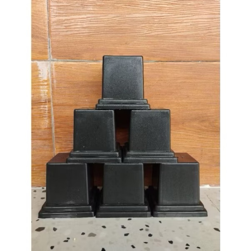 tatakan piala ukuran W4 /dudukan piala W4 warna hitam
