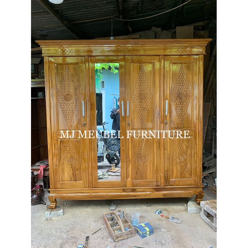 LEMARI PAKAIAN 4 PINTU KAYU JATI ASLI