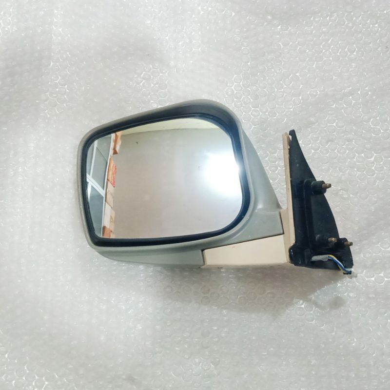 Spion Mitsubishi Kuda Grandia 2005 - 2006 kiri
