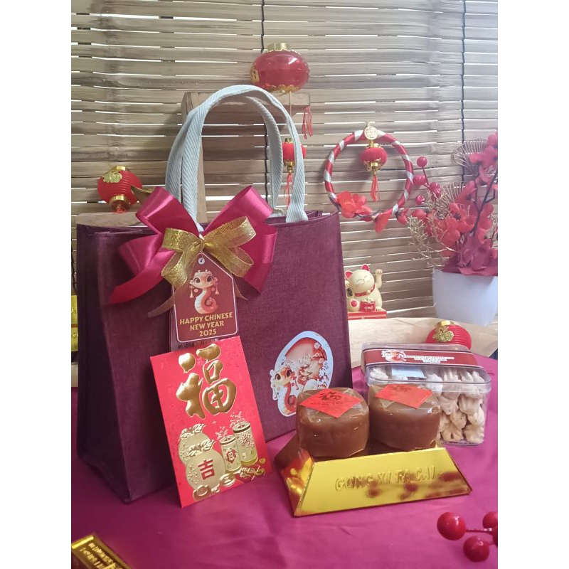 

Bao Package | Hampers Imlek | CNY Hampers | Hadiah Imlek | Hadiah Chinese New Year| Bingkisan Imlek | Hantaran Imlek | Parcel Imlek | Cookies Imlek | Kue Kranjang | Yuan Bao | Amplop Angpao | Hongbao | Tote Bag