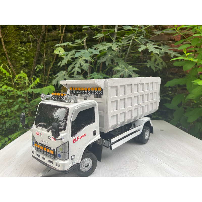 Truk isuzu dump oleng truk kalimantan