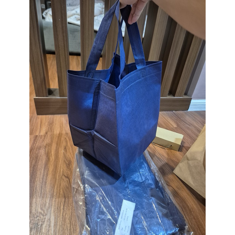 

GOODIE BAG/ HBPA / TAS SPUNBOND / TOTEBAG 24x30x22cm (HBPA Dus Box)