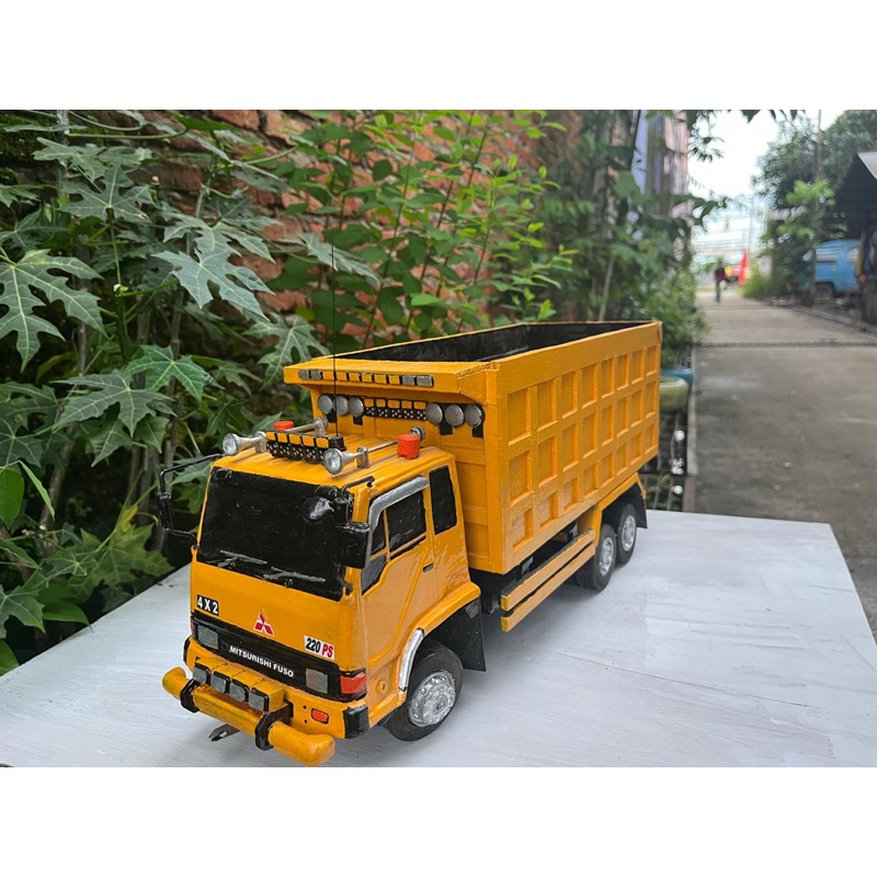 miniatur truck mainan truck mirip asli mitsubishi fuso jumbo
