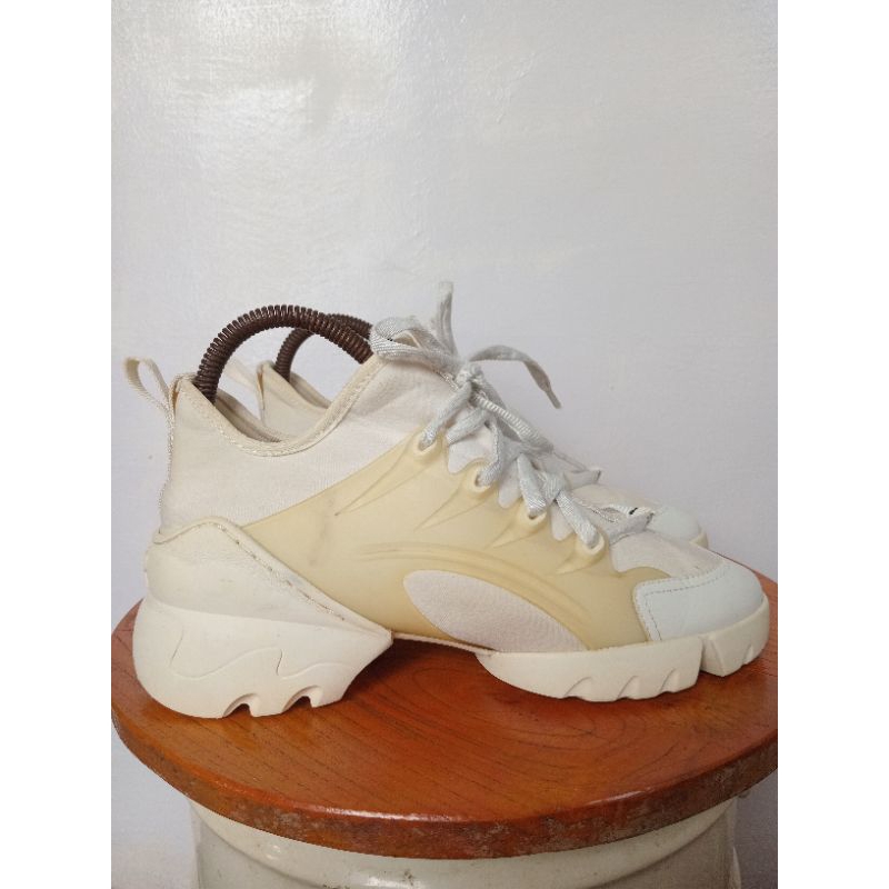 sepatu second bramded wanita dior