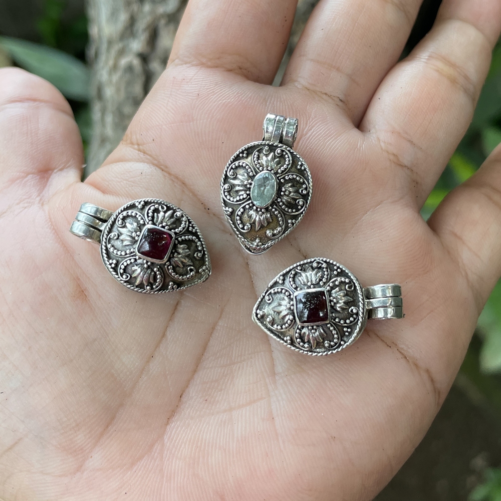 Liontin Kalung Pendant Perak Silver Bali Bayi Jimat Buka Tutup Foto Asli 925  Teardrop Asli 925 Batu