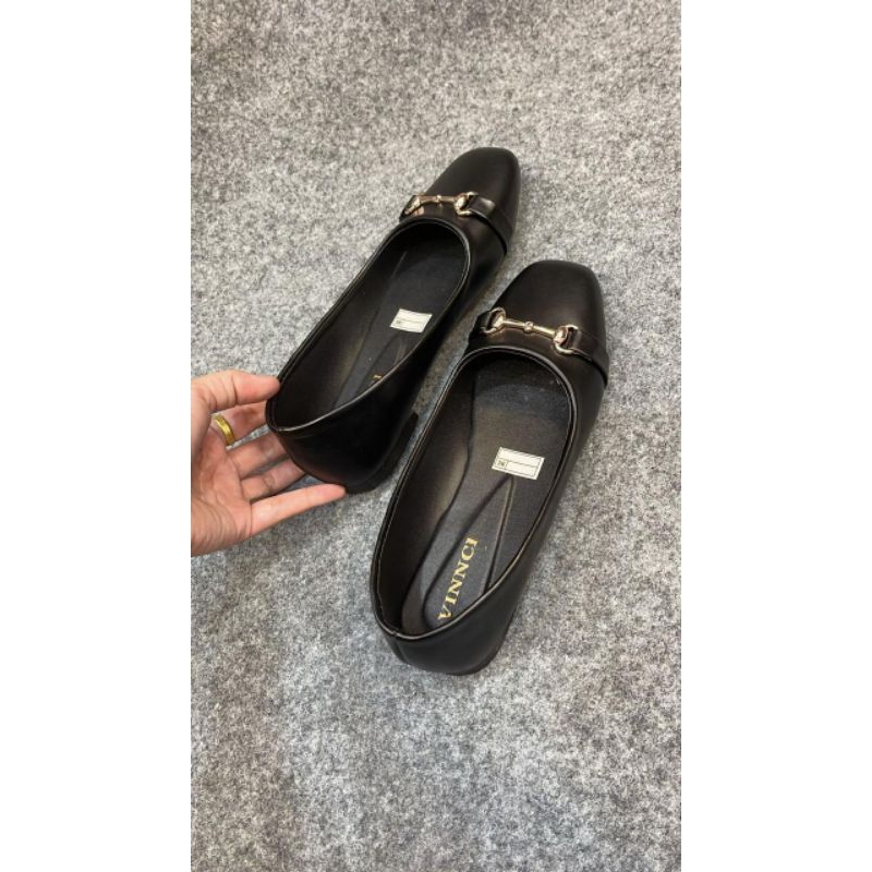 Pansus Hitam Wanita Cantik Terbaru