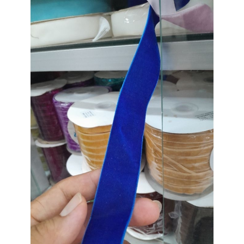 

PITA KOREA VELVET BELUDERU lebar 1inchi /2,5 cm panjang 1yard