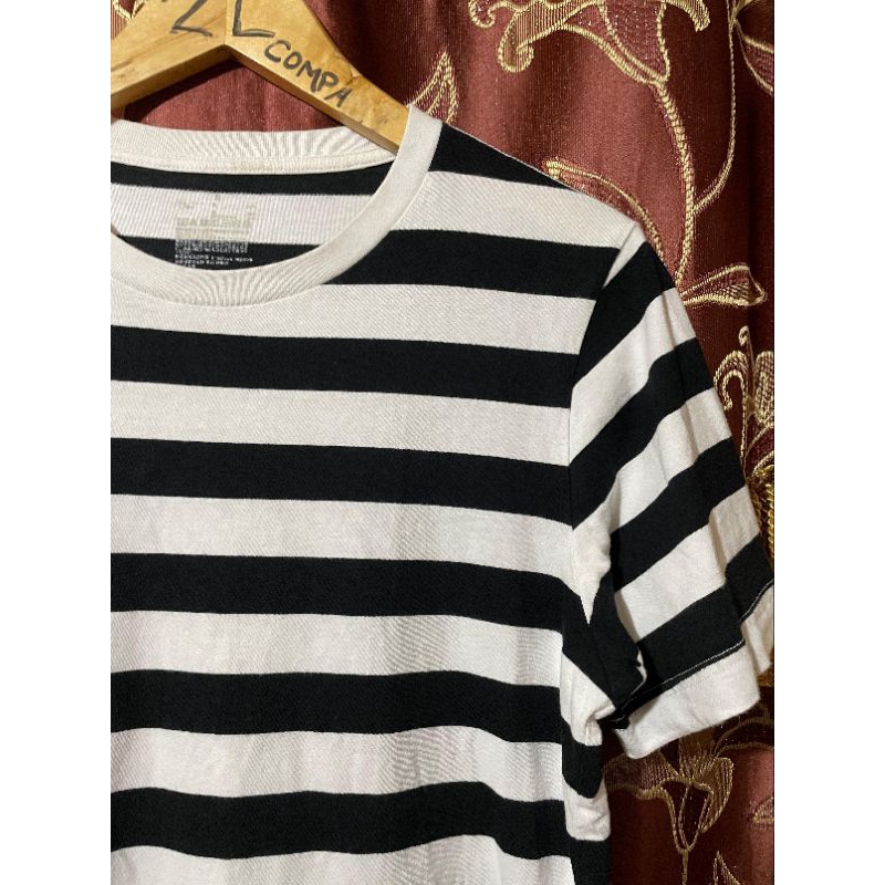 Kaos garis garis muji