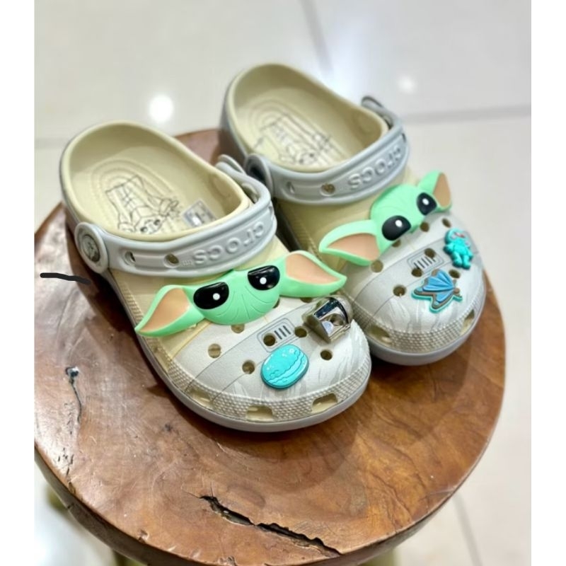 Sandal anak Crocs StarWars Grogu Classic Clog kids And junior / Crocs Star wars Grogu anak / Crocs a