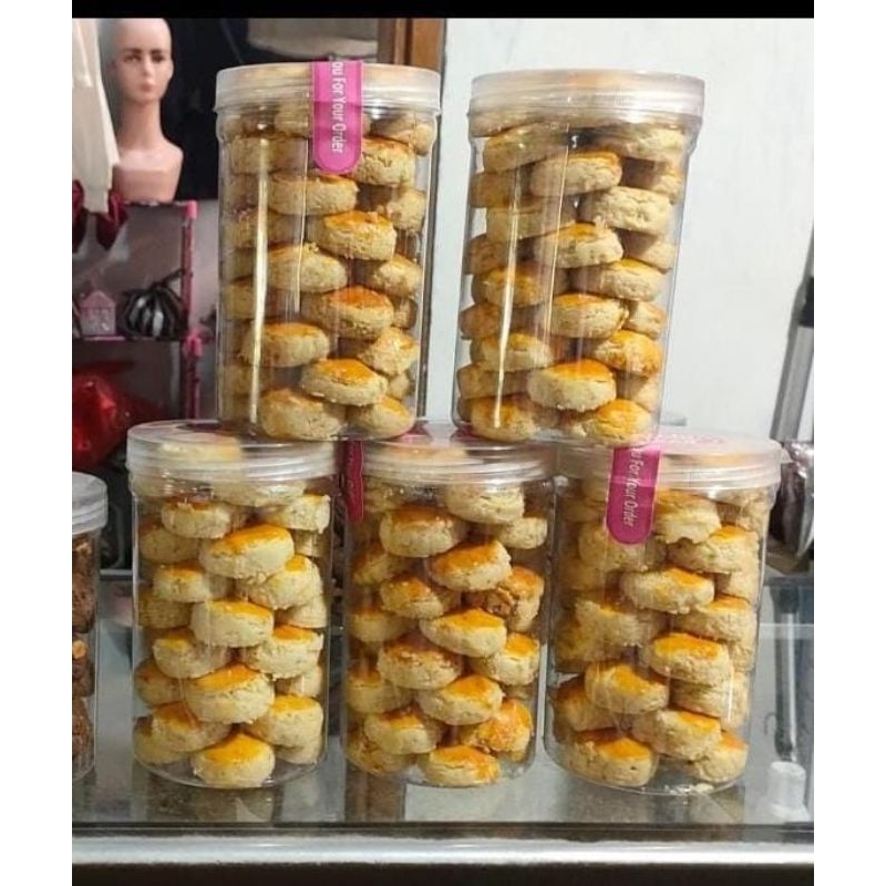 

kue kacang mak jum 1/2kg asli jember kemasan toples nya 1000 ml