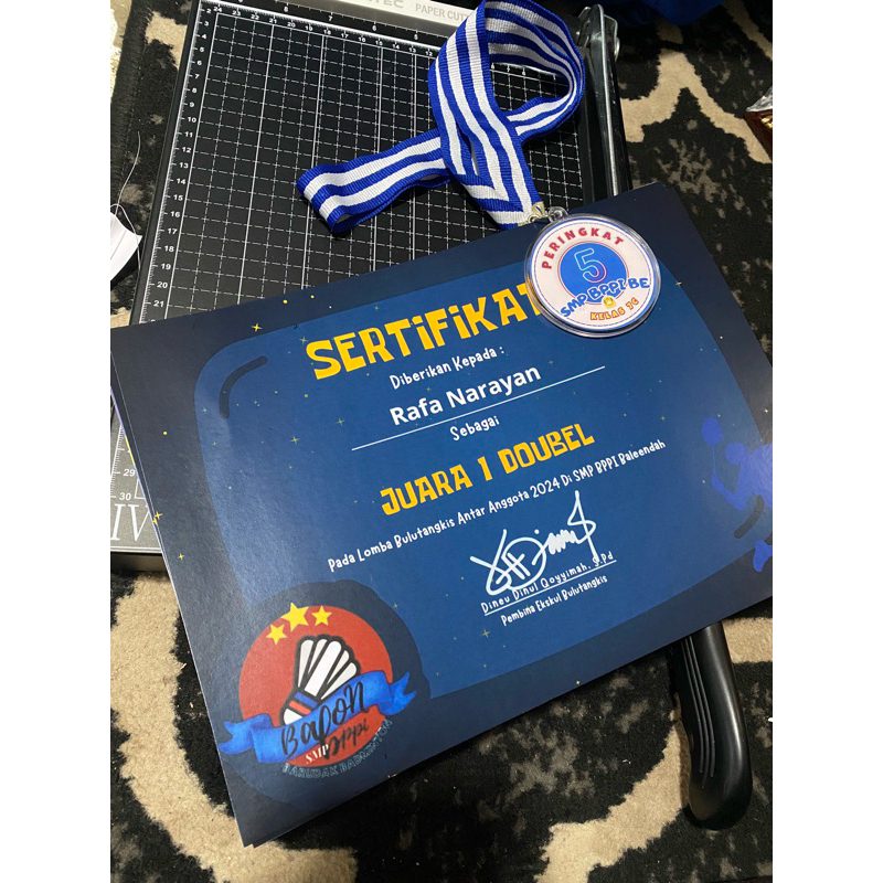 

Paket Cetak Piagam dan Medali