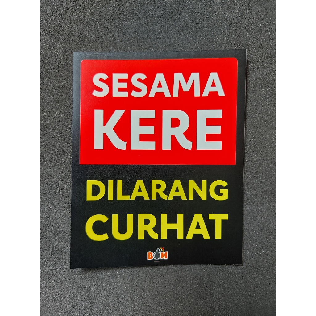 

Stiker humor lucu Sesama Kere Dilarang Curhat, buat ditempel di mobil, motor, laptop, hp, dll