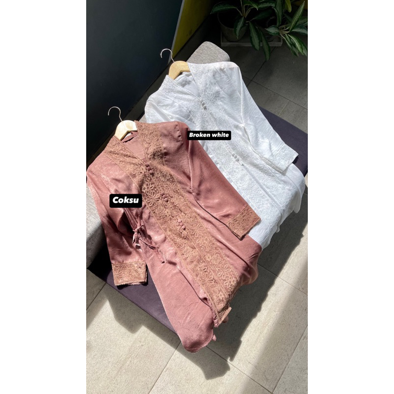 ALMA TOP (Atasan Polos Mix Brokat Simple)