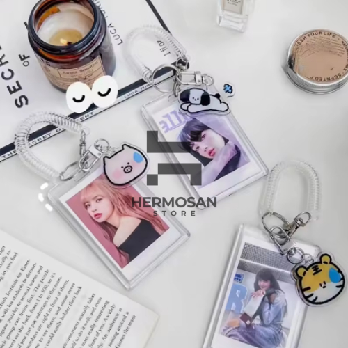 

Ganci Gantungan Kunci Akrilik Transparan 3 Inci Card Holder Protector Pelindung Penutup Kartu Mainan