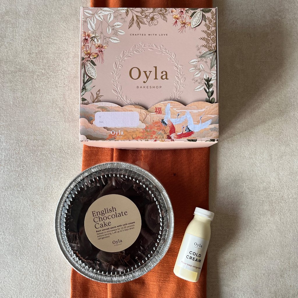 

Oyla Hampers CNY English Chocolate Cake