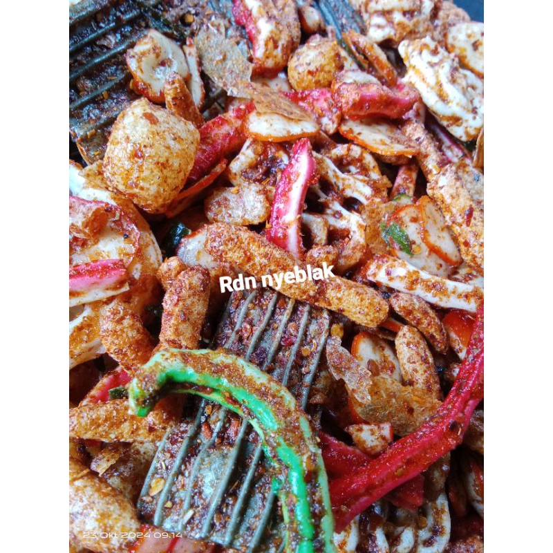 

1kg seblak mix. seblak campur. aneka seblak kering daun jeruk