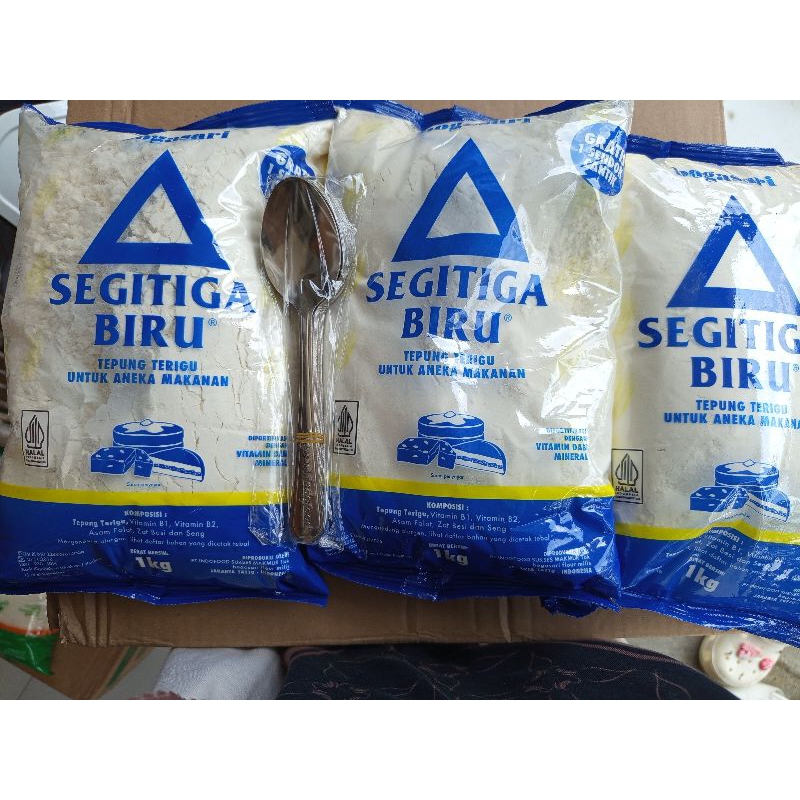 

tepung terigu segitiga biru 1 kg