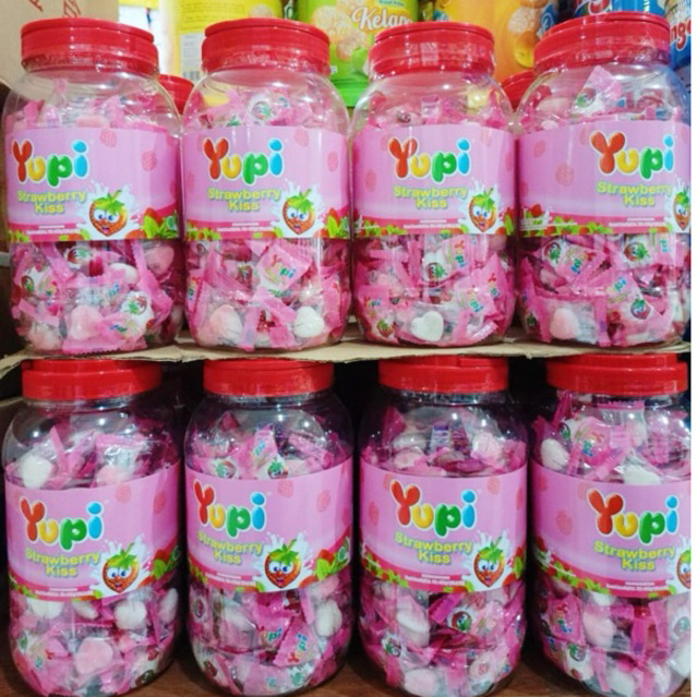 

Yupi love toples strawberry kiss 300 gram +-125pcs