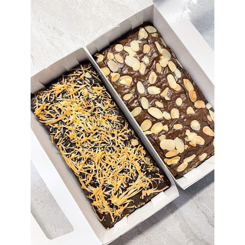 

Fudgy Brownies dengan berbagai toping ukuran 20x10cm