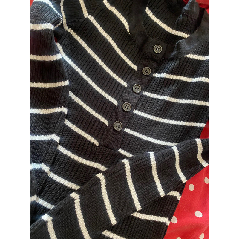 sweater belang hitam putih fit body