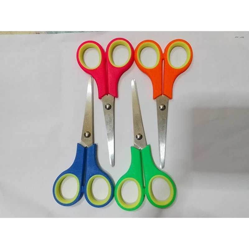 

(1 PCS) GUNTING SUNSHINE 5" SEDANG