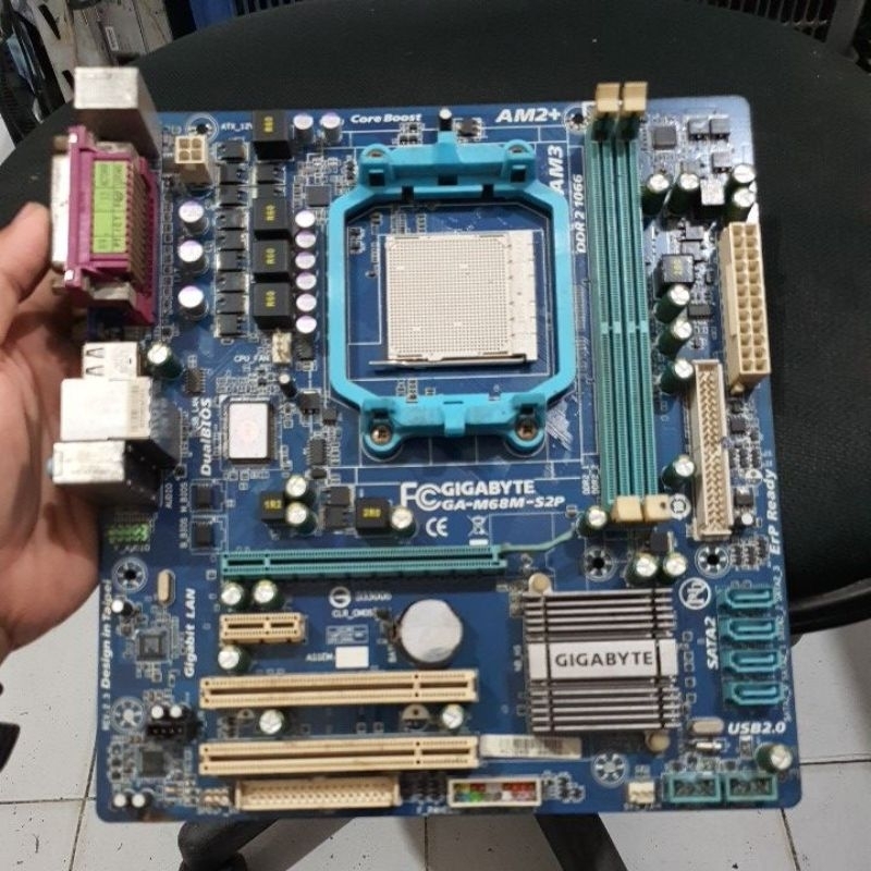 mobo gigabyte socket AM2 ddr2, minus slot ram rusak 1 & non backpanel
