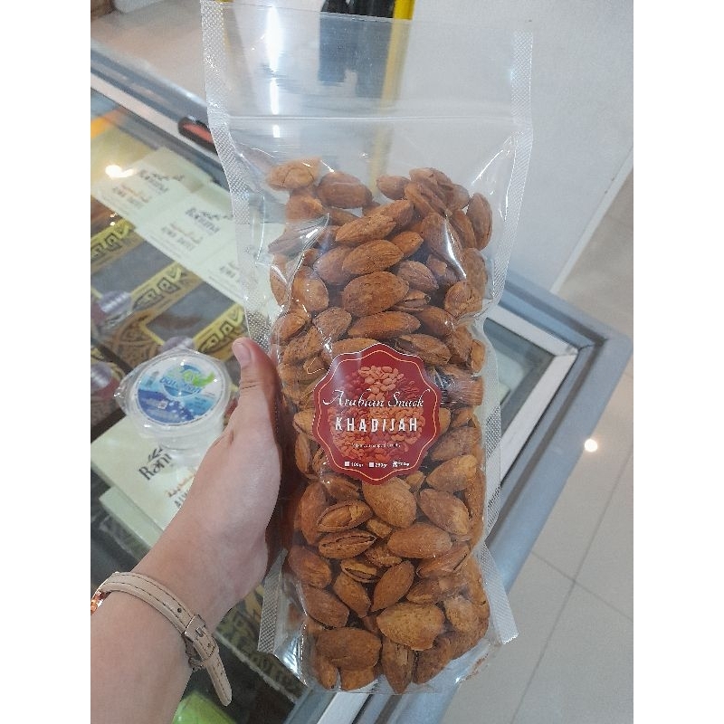 

kacang almond kulit