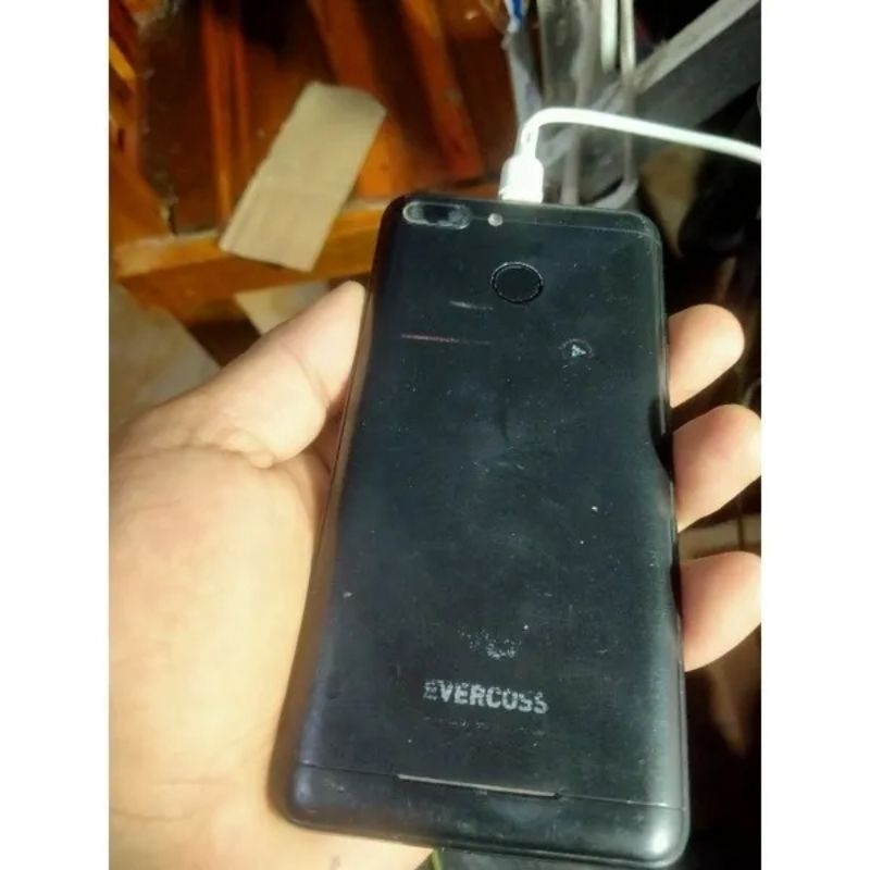 Lcd Tc hp Evercoss U6 kondisi tc retak tapi sentuh masih OK