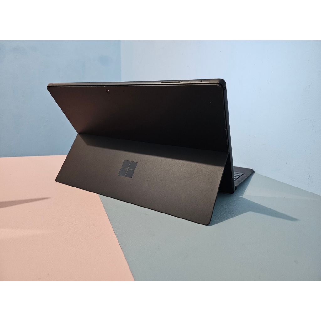Microsoft Surface Pro 7 Core i7-1065G7 16GB RAM + 512GB SSD No Minus