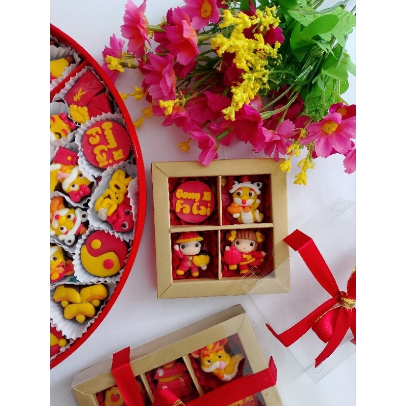 

hampers imlek shio ular isi 4 premium chocolate