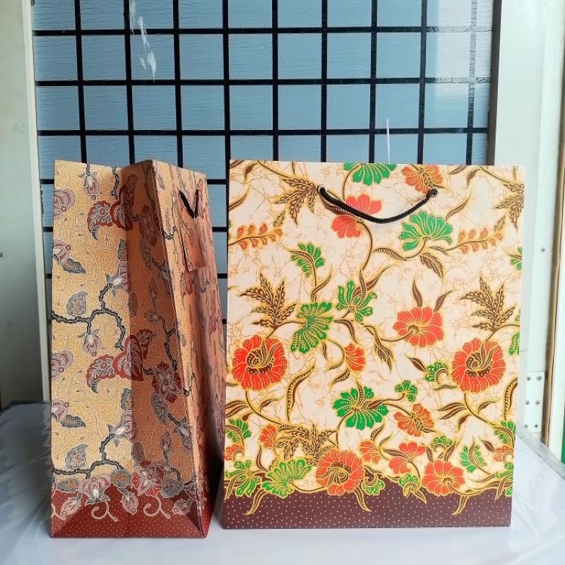 

Paper Bag KIKY Glossy Batik F4 ( Pak ) [ Original ]