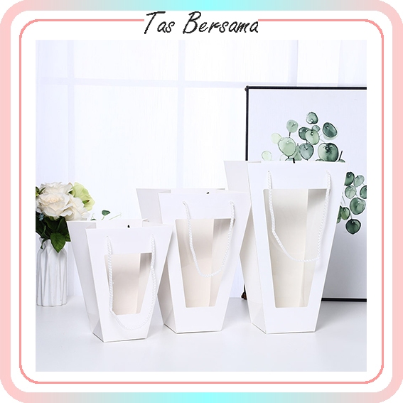 

Hand Bag Segitiga Kertas Mika Paper Bag Hampers Goodie Bag Tali Buket Bunga Hampers KB1003
