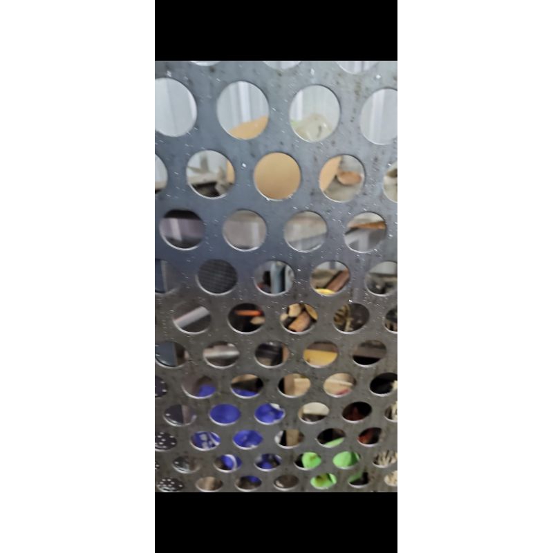 plat lubang besi tebal 3mm uk.70x60 cm lubang 25mm