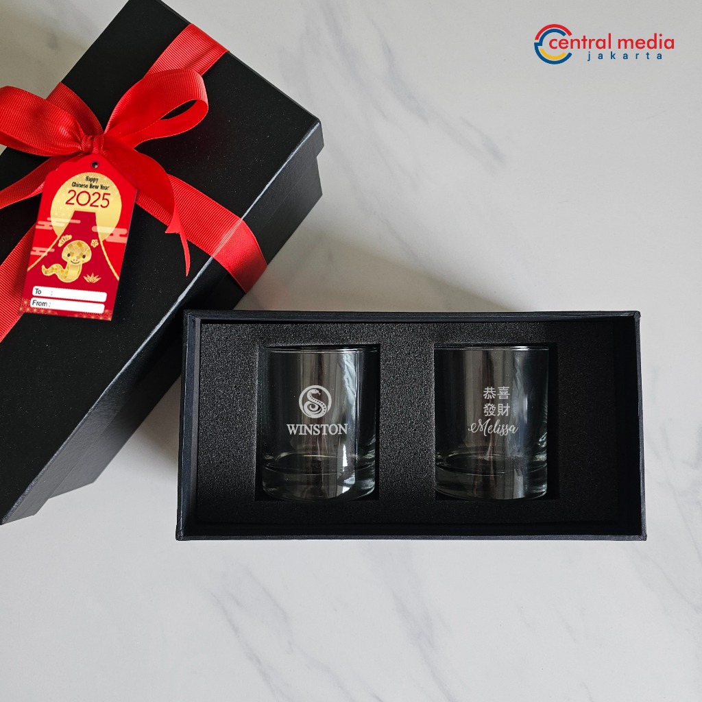 

Hampers Imlek 2 Pcs Gelas Whiskey Grafir Custom + Hard Box Chinese New Year of Snake 2025