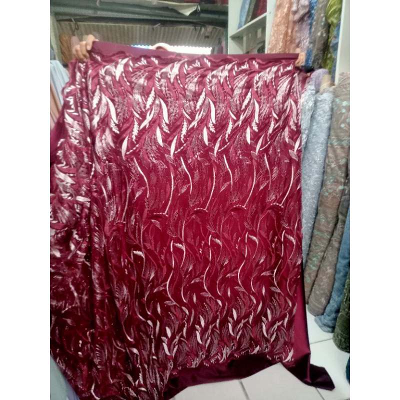 BAHAN BRUKAT TILE AKAR MOTIF DAUN.HARGA 0.5METER