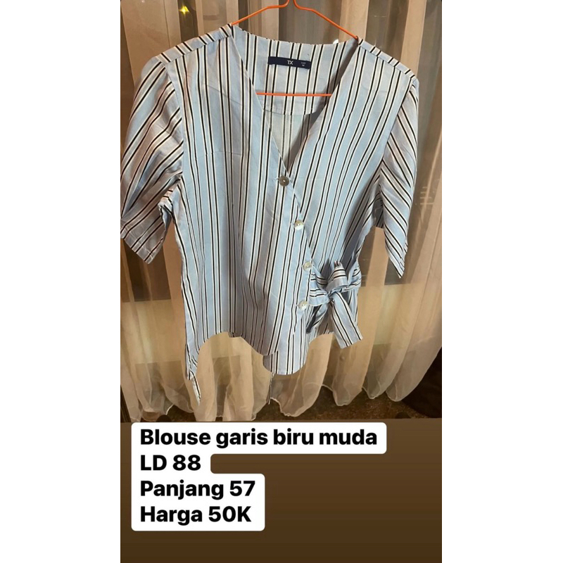 Kemeja / Blouse Garis Biru Muda