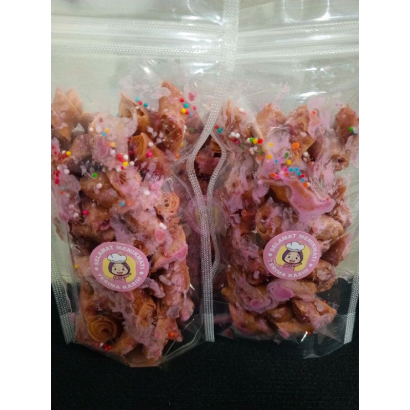 

keripik lumpia lumer rasa strawberry